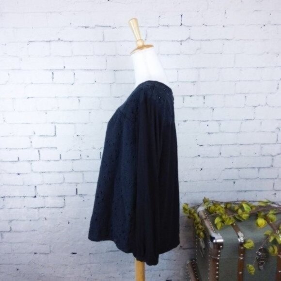 Lane Bryant Eyelet Floral Embroidered Top 22/24 - Picture 3 of 9